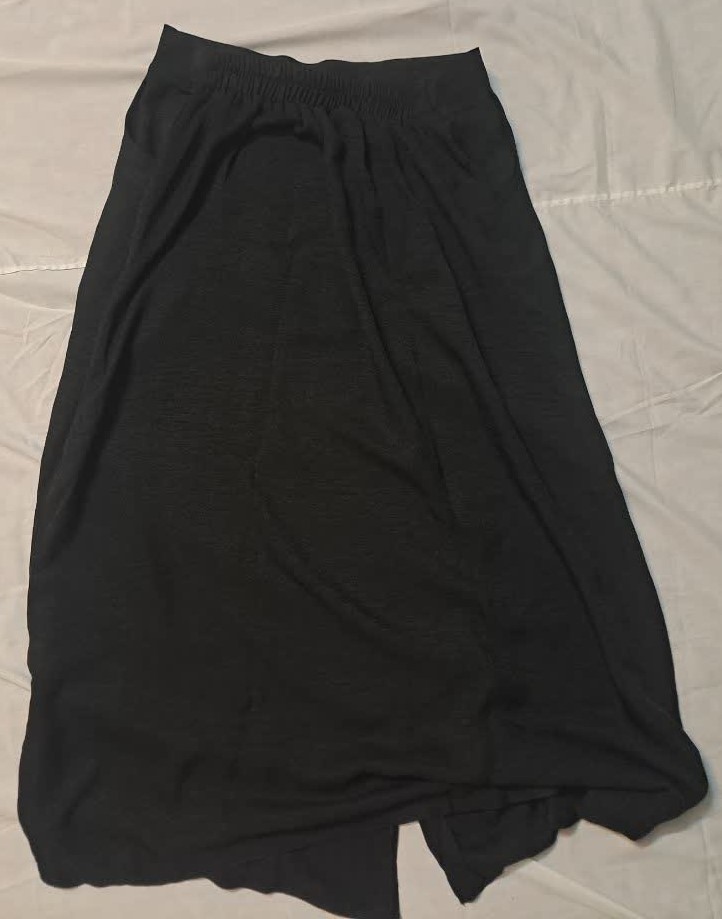 ست دامن و شومیز مشکی دکمه چوبی صوفیا