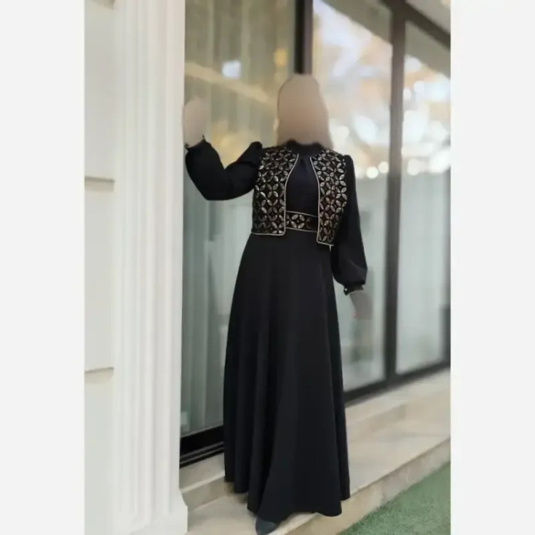 ست سه تیکه پیراهن کرپ مازراتی و جلیقه مخمل هندی با کمربند مشکی